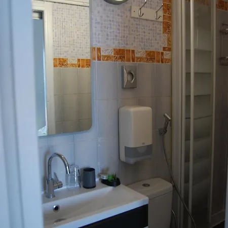Azur Hotel 2*