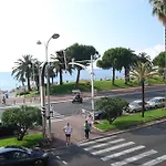 Azur Hotel 2*