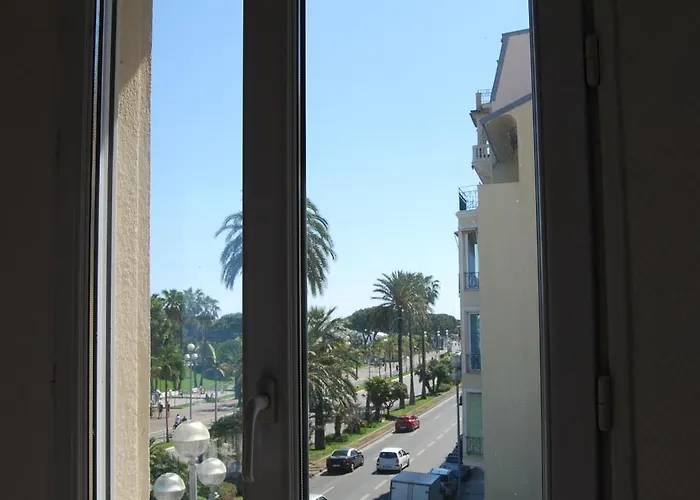 Azur نيس