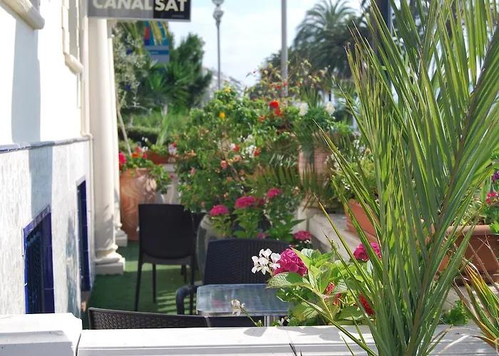 Azur فندق
